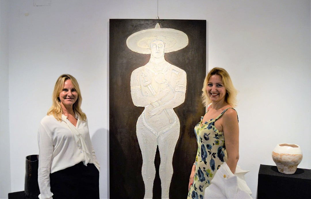 Amo inserire negli spazi che progetto delle opere d'arte, dedicandole delle pareti ad hoc, esaltandole con effetti e prospettiva.
L' ARTE E L'INTERIOR DESIGN