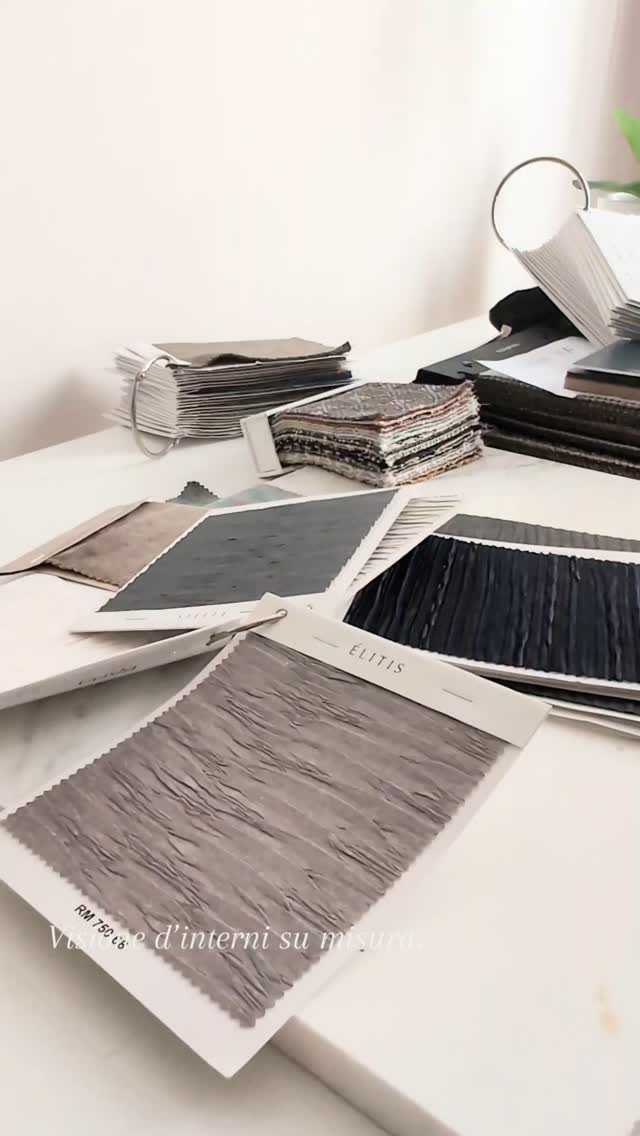 Visione d’interni su misura.
Non è un tessuto.
È la promessa di ciò che potresti vivere.
Un frammento del mondo che potrei creare solo per te.
#VisioniDInterni #LuxuryInteriors #InteriorDesignDiLusso #DesignEmozionale #AtmosfereDiDesign #ItalianInteriors #ArrediSuMisura #BellezzaSuMisura #InteriorStyling #MaterialiPregiati